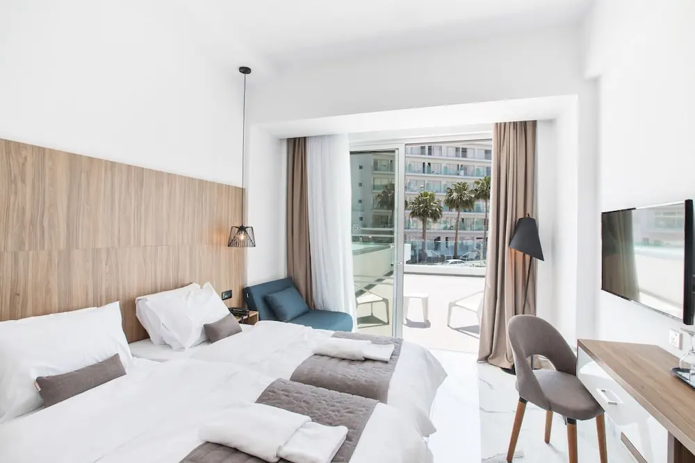 HOTEL: The Blue Ivy Hotel and Suites