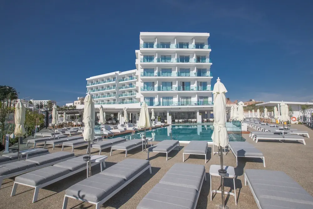 HOTEL: The Blue Ivy Hotel and Suites