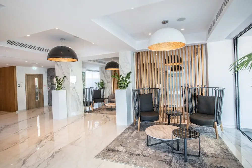 HOTEL: The Blue Ivy Hotel and Suites