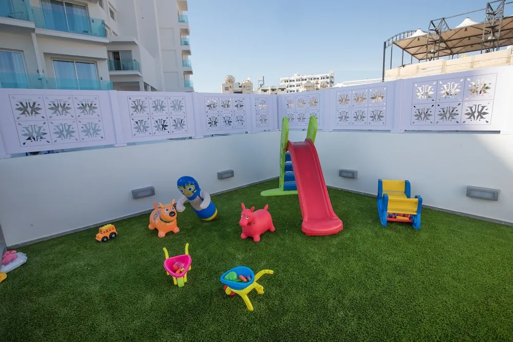 HOTEL: The Blue Ivy Hotel and Suites