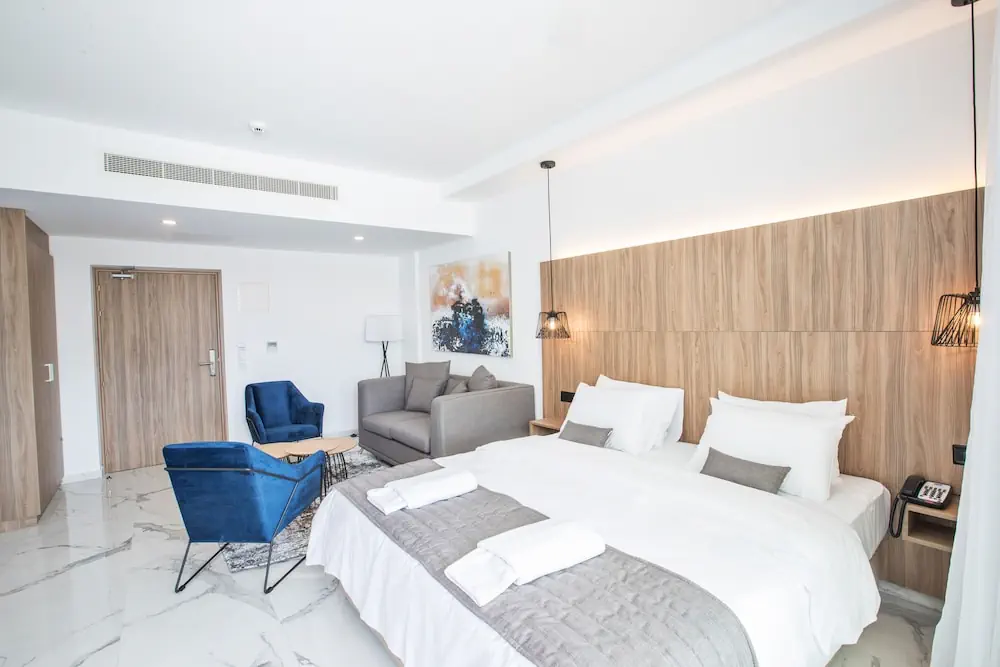HOTEL: The Blue Ivy Hotel and Suites