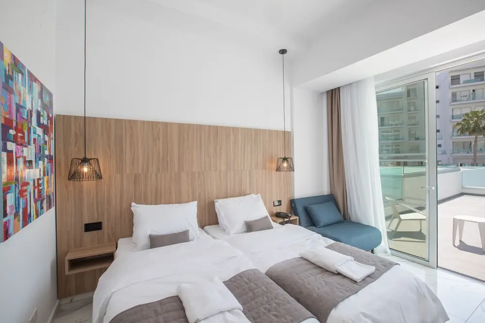 HOTEL: The Blue Ivy Hotel and Suites