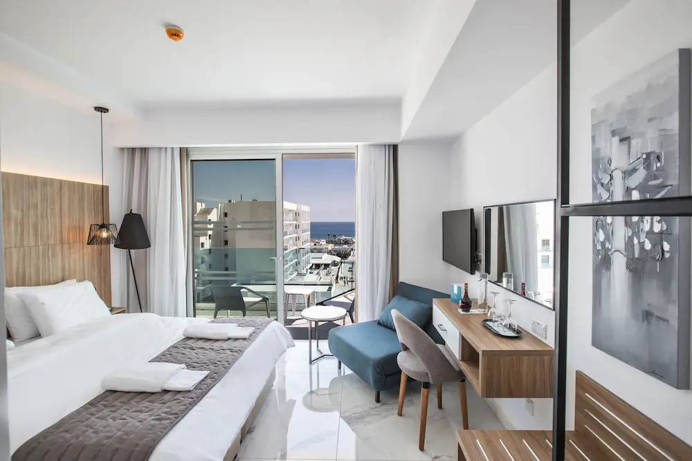HOTEL: The Blue Ivy Hotel and Suites