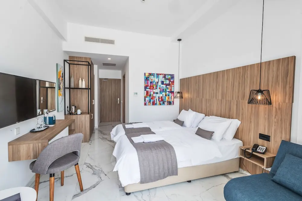 HOTEL: The Blue Ivy Hotel and Suites
