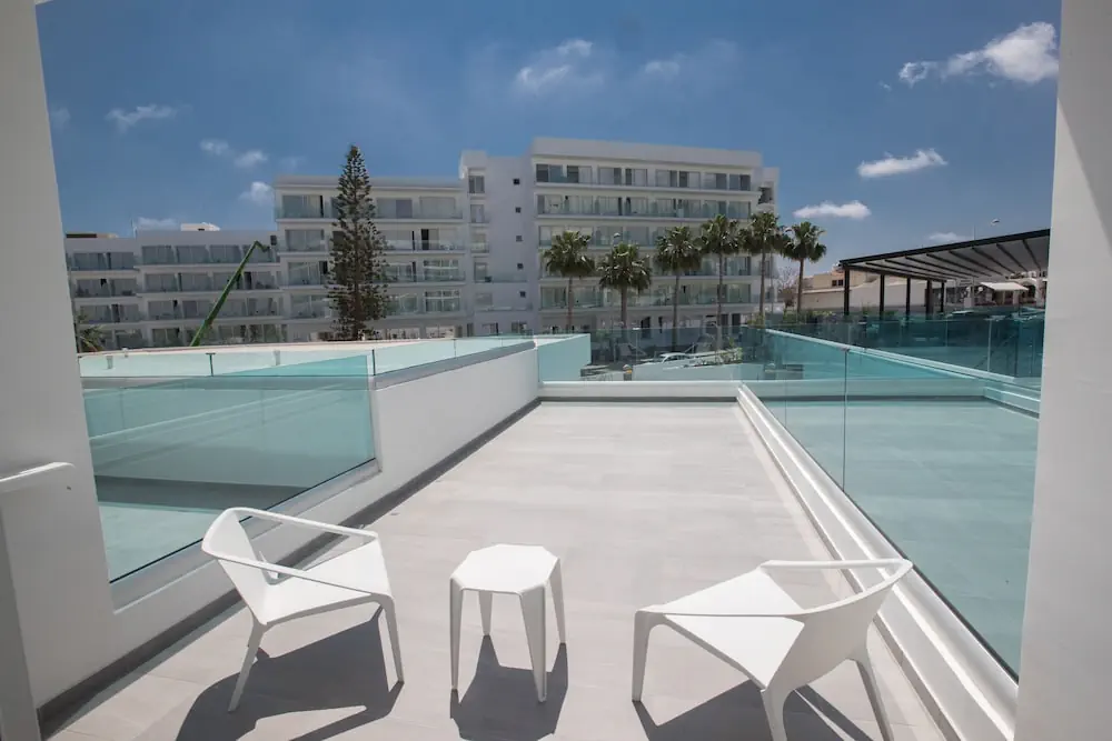 HOTEL: The Blue Ivy Hotel and Suites