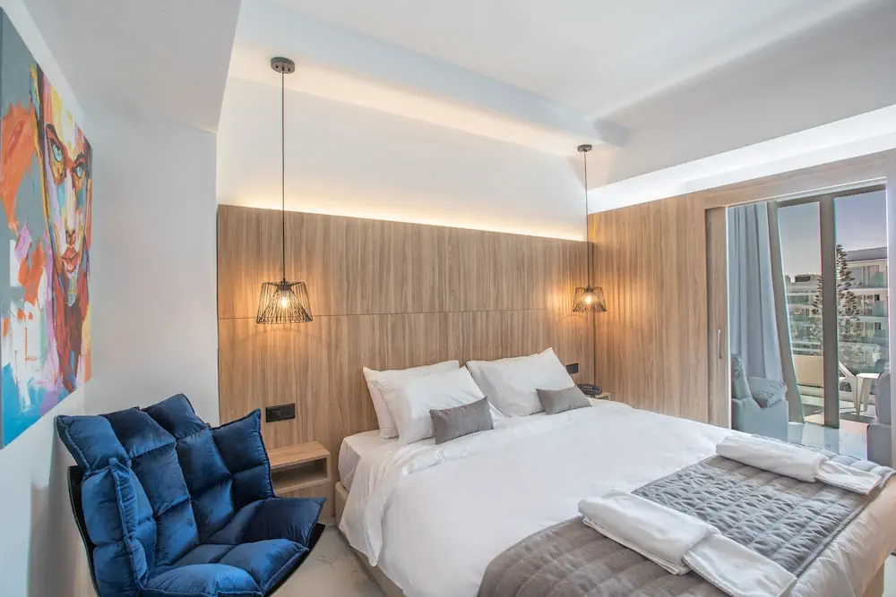 HOTEL: The Blue Ivy Hotel and Suites
