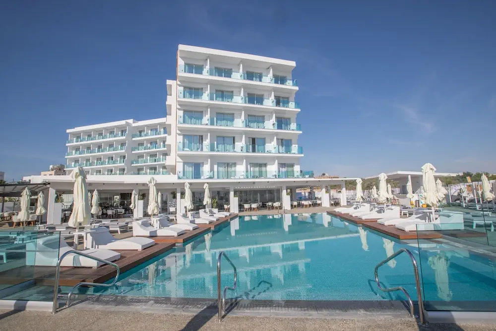 HOTEL: The Blue Ivy Hotel and Suites