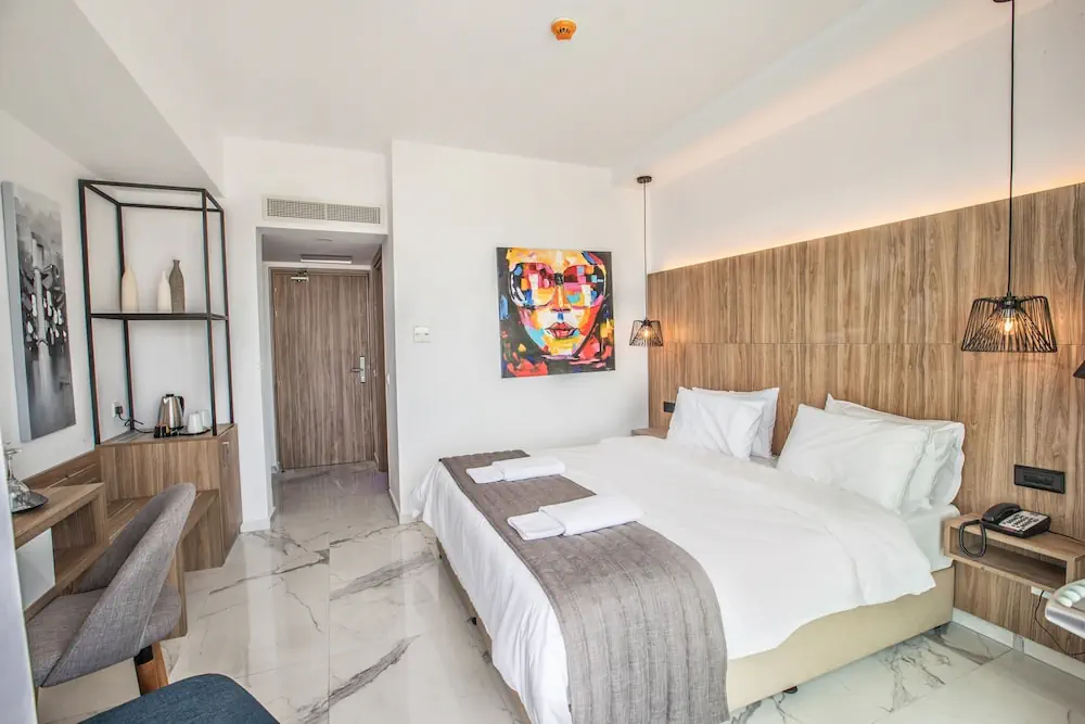 HOTEL: The Blue Ivy Hotel and Suites