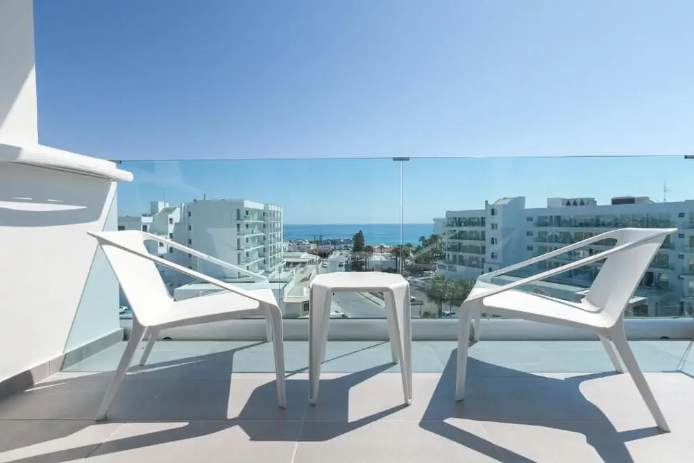 HOTEL: The Blue Ivy Hotel and Suites