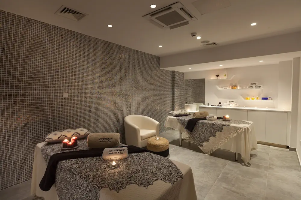 HOTEL: The Blue Ivy Hotel and Suites