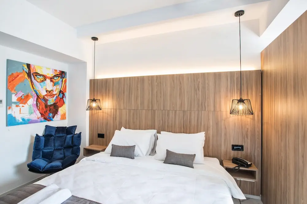 HOTEL: The Blue Ivy Hotel and Suites
