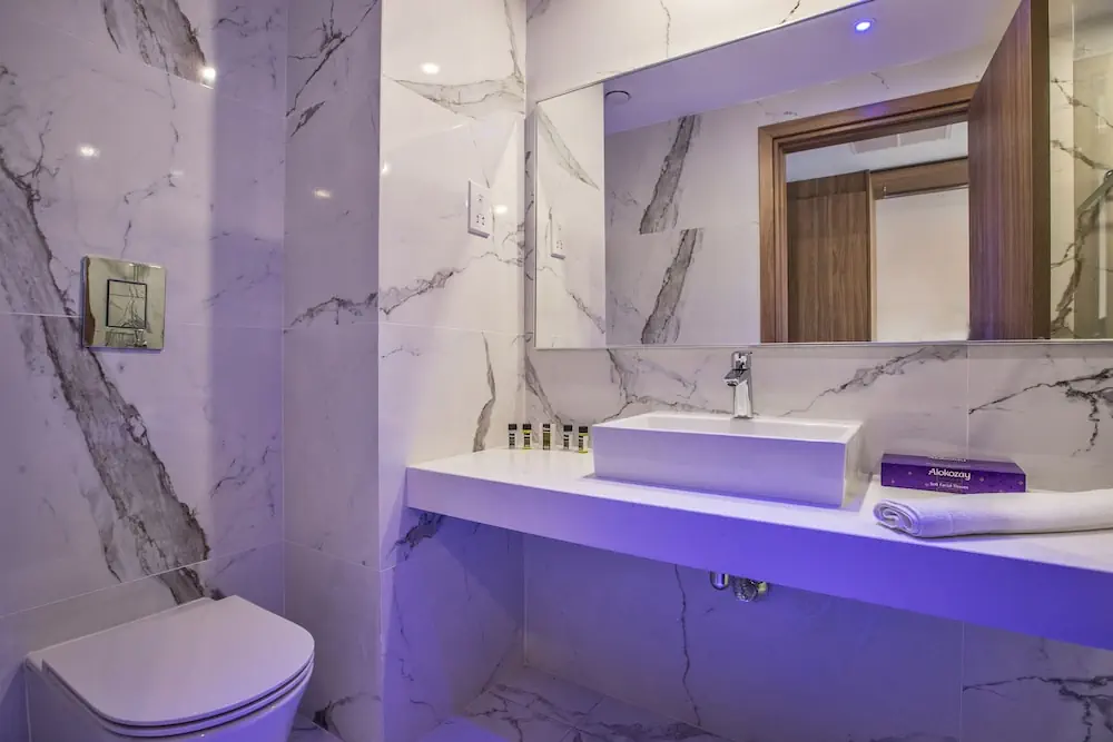 HOTEL: The Blue Ivy Hotel and Suites