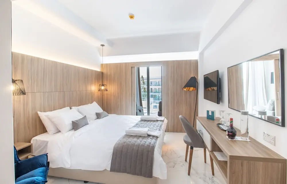 HOTEL: The Blue Ivy Hotel and Suites