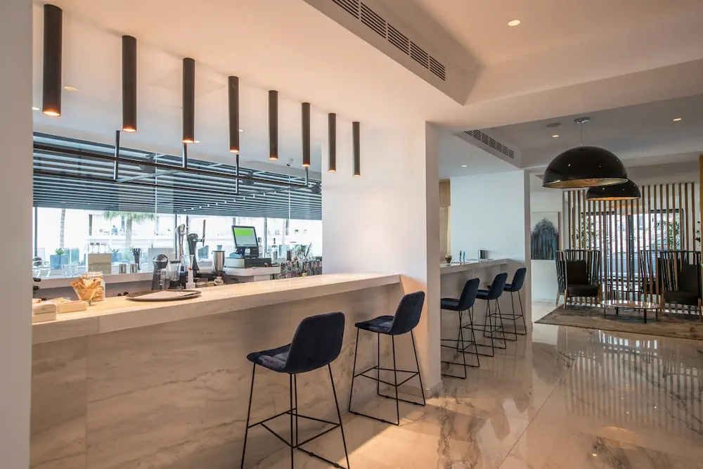 HOTEL: The Blue Ivy Hotel and Suites