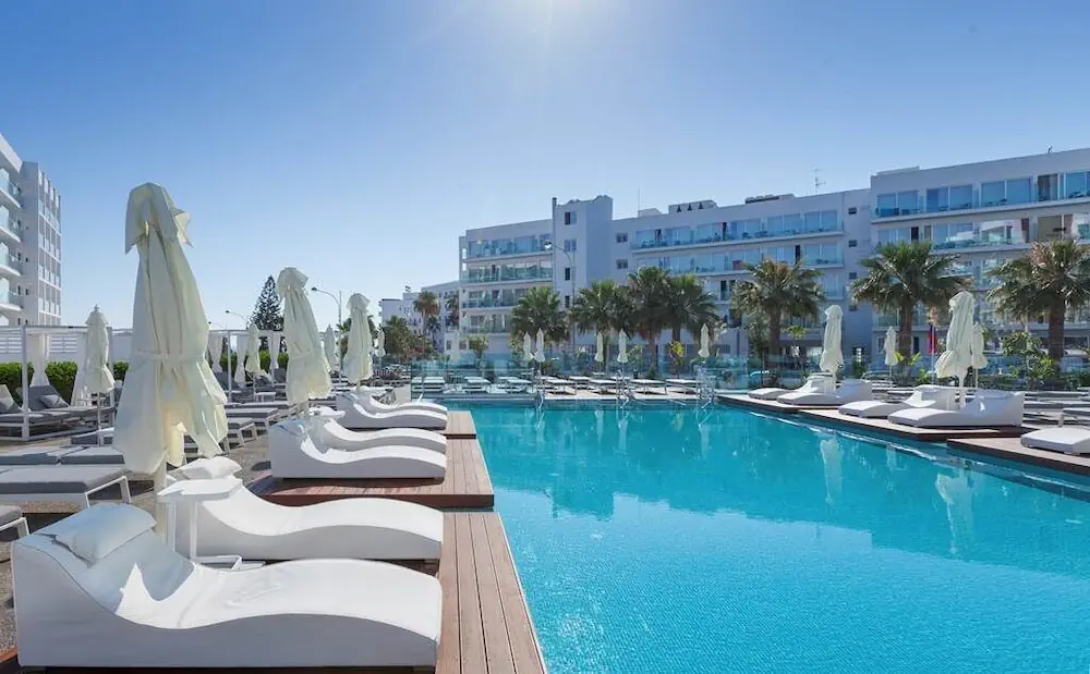 HOTEL: The Blue Ivy Hotel and Suites