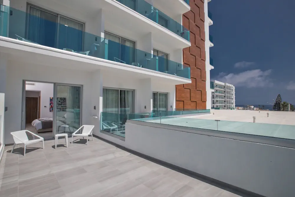 HOTEL: The Blue Ivy Hotel and Suites