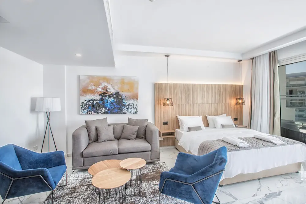 HOTEL: The Blue Ivy Hotel and Suites