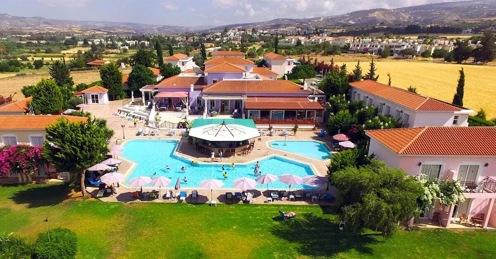 Akamanthea Holiday