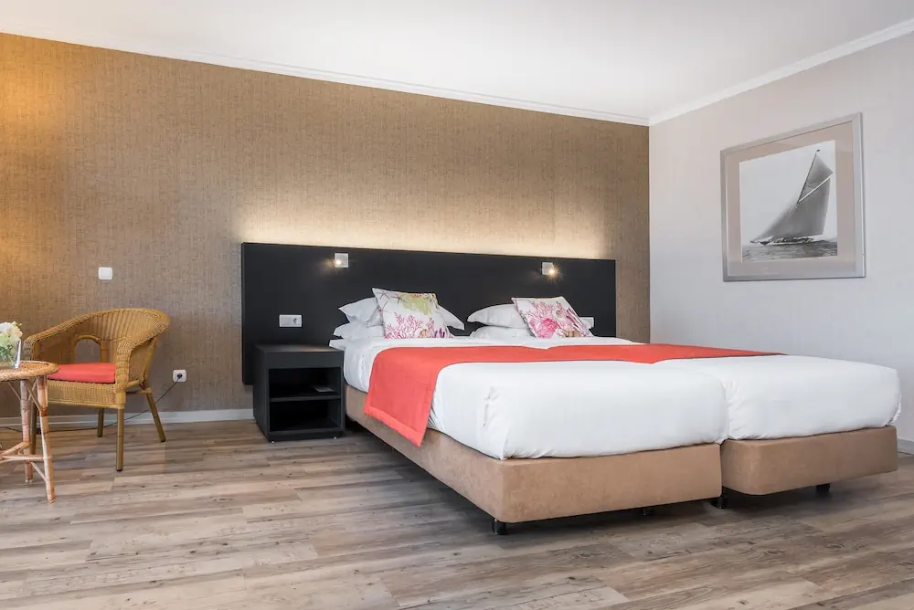 HOTEL: Enotel Sunset Bay