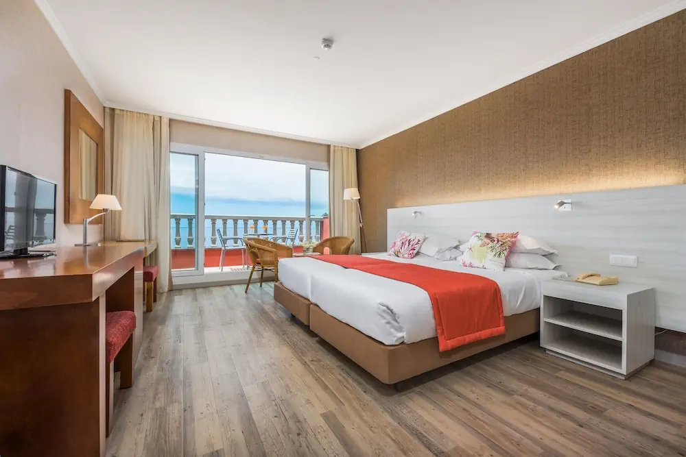 HOTEL: Enotel Sunset Bay