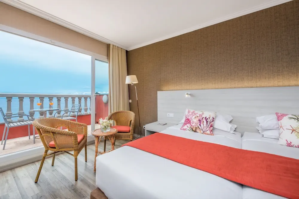 HOTEL: Enotel Sunset Bay