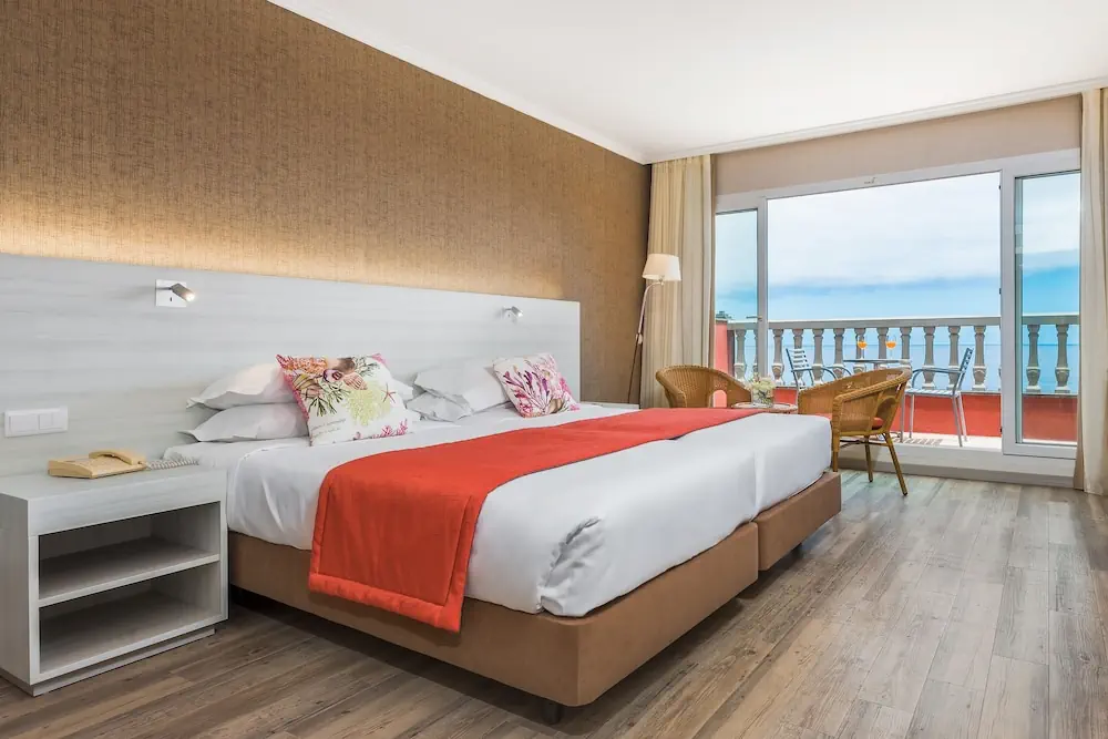 HOTEL: Enotel Sunset Bay