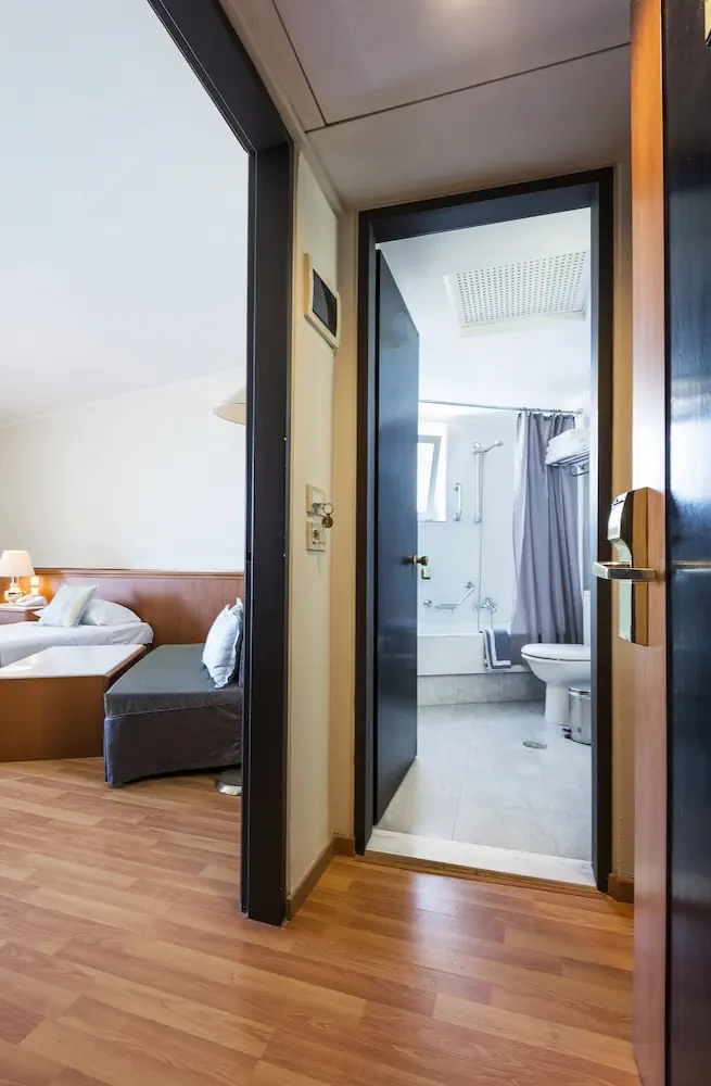 HOTEL: Apollo Beach