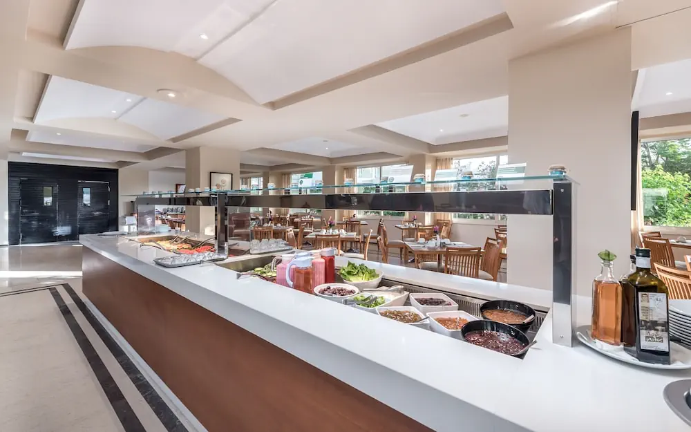 HOTEL: Apollo Beach