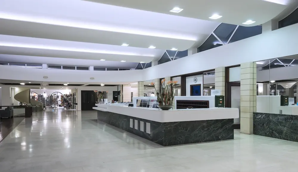 HOTEL: Apollo Beach