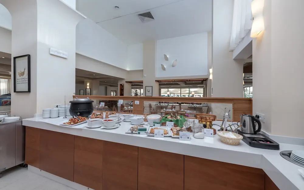 HOTEL: Apollo Beach