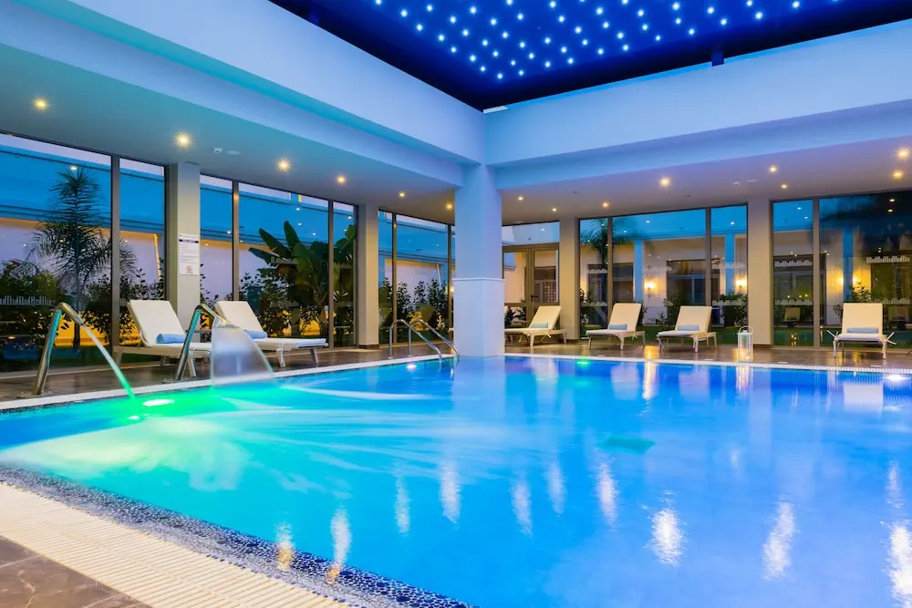 HOTEL: Apollo Beach