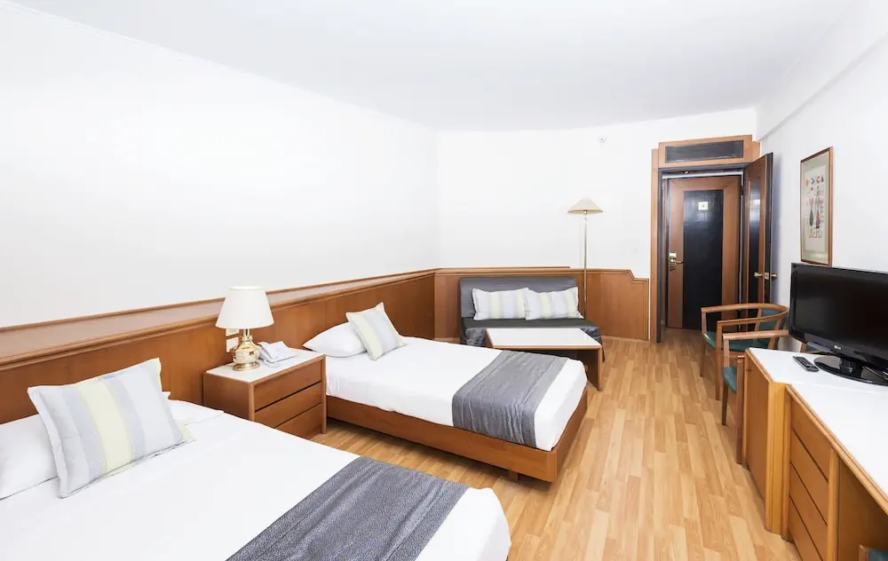 HOTEL: Apollo Beach