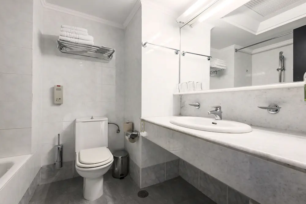 HOTEL: Apollo Beach