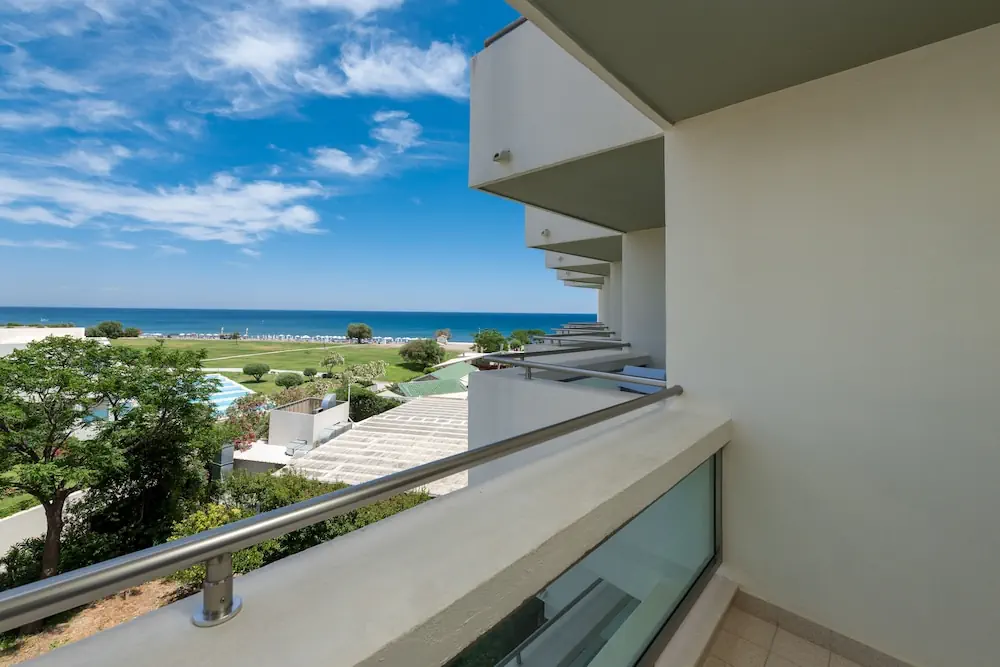 HOTEL: Apollo Beach