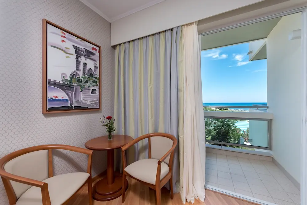 HOTEL: Apollo Beach