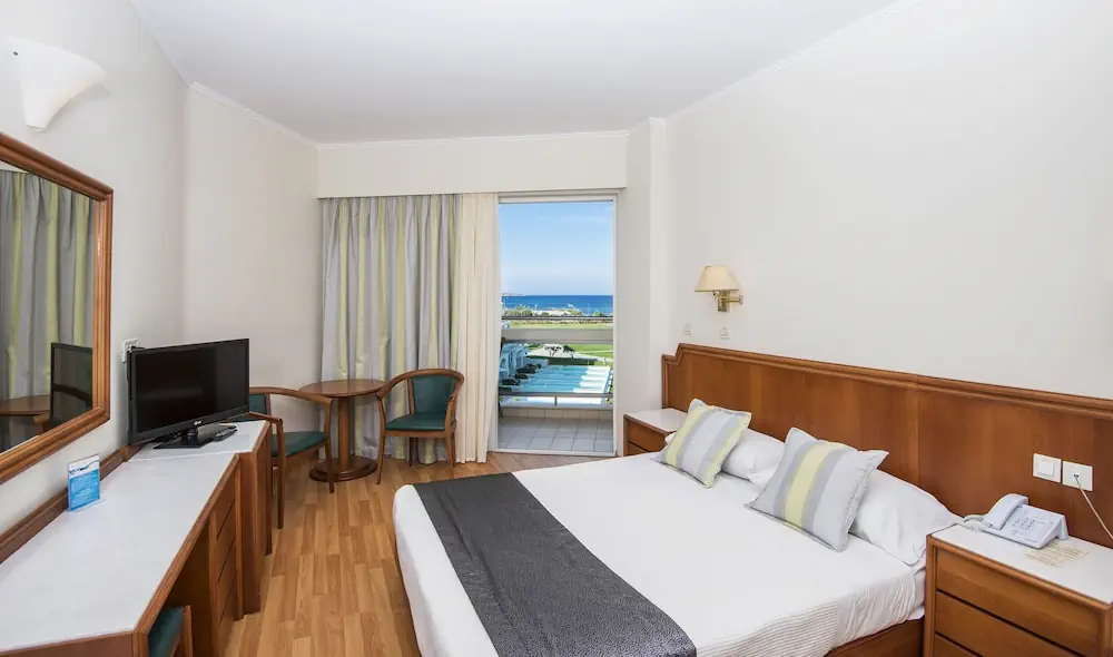 HOTEL: Apollo Beach