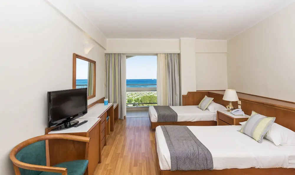 HOTEL: Apollo Beach