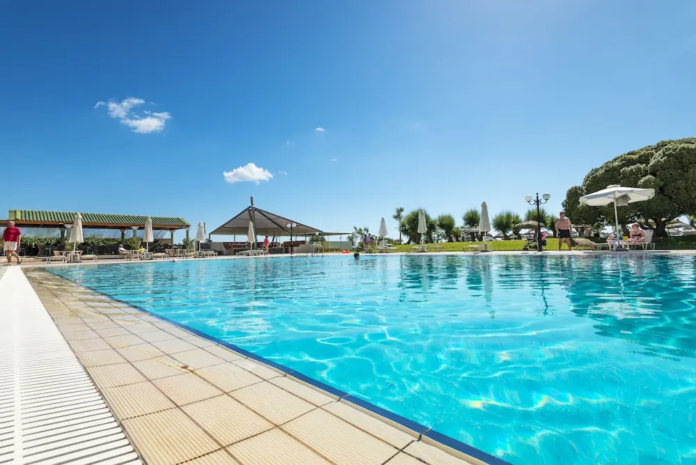 HOTEL: Apollo Beach