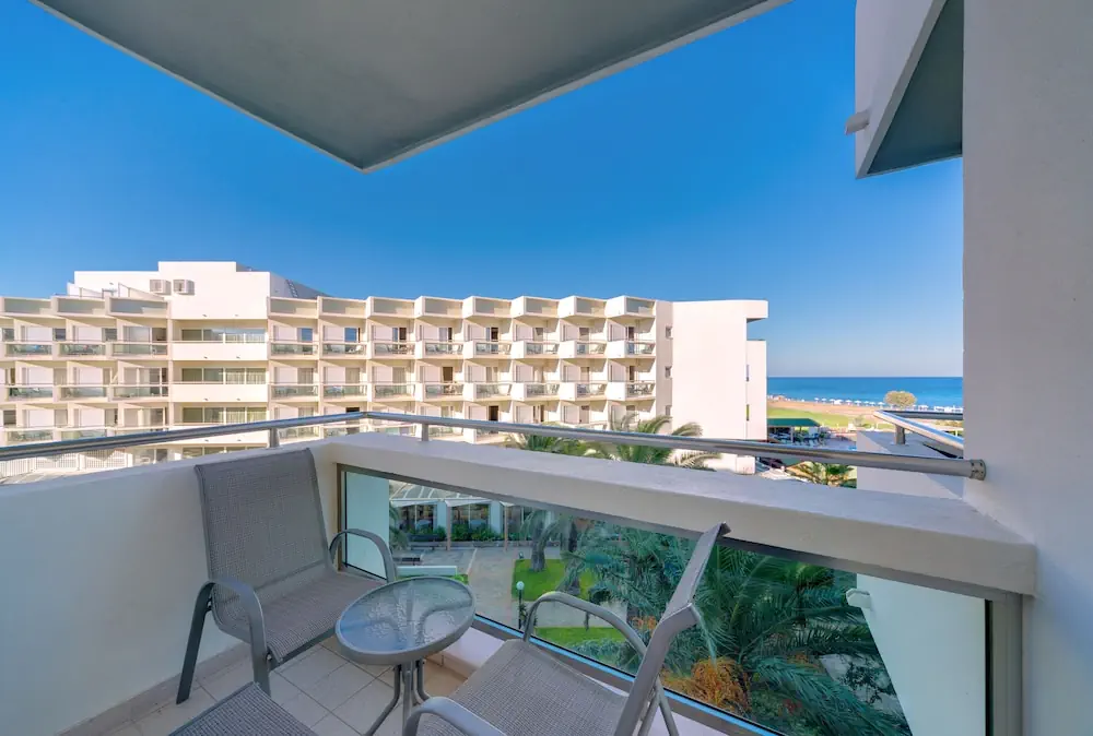 HOTEL: Apollo Beach