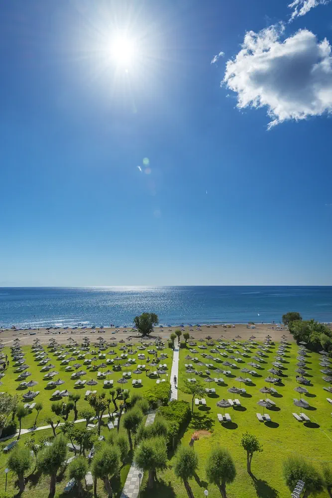 HOTEL: Apollo Beach