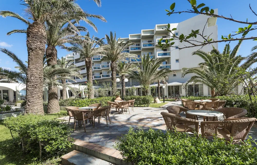 HOTEL: Apollo Beach
