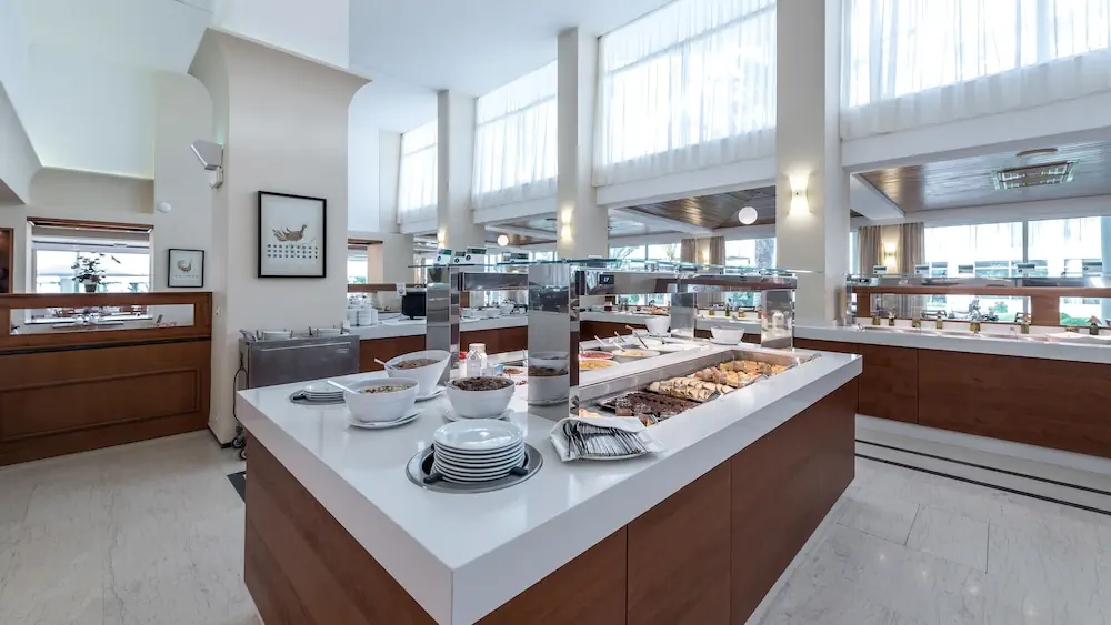HOTEL: Apollo Beach