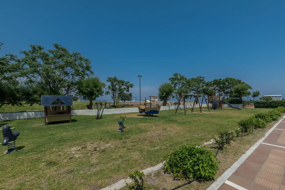 HOTEL: Apollo Beach