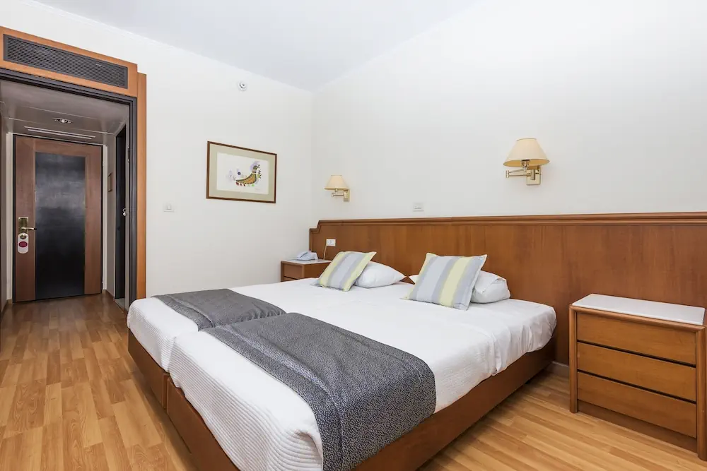 HOTEL: Apollo Beach