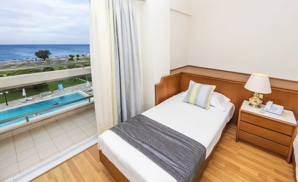 HOTEL: Apollo Beach