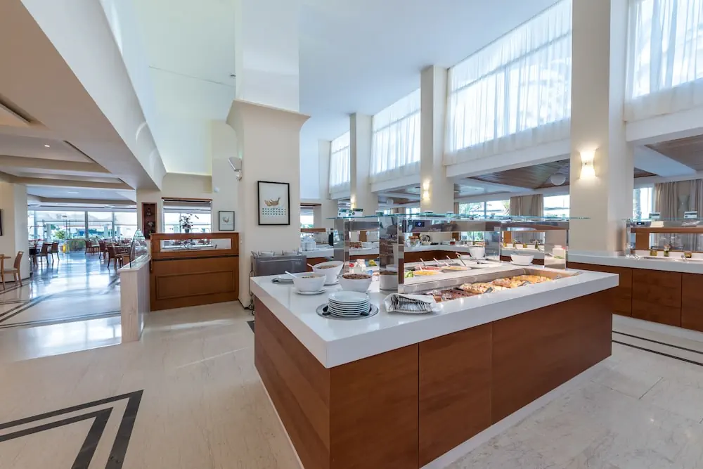 HOTEL: Apollo Beach