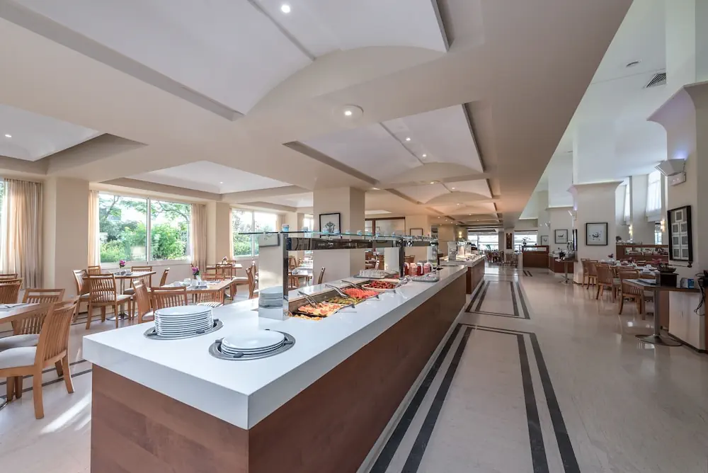 HOTEL: Apollo Beach