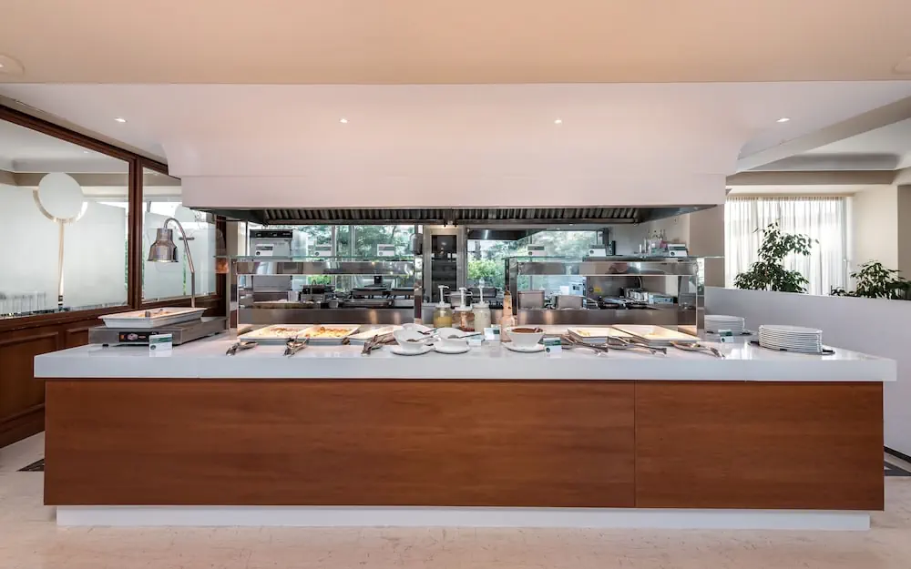 HOTEL: Apollo Beach
