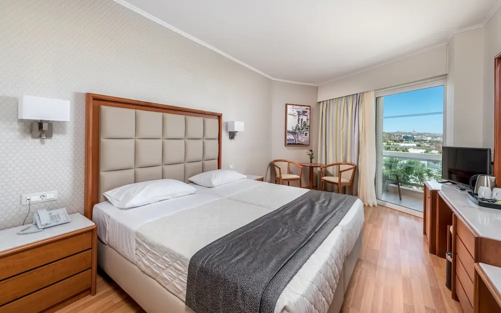 HOTEL: Apollo Beach