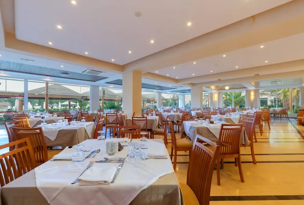 HOTEL: Apollo Beach